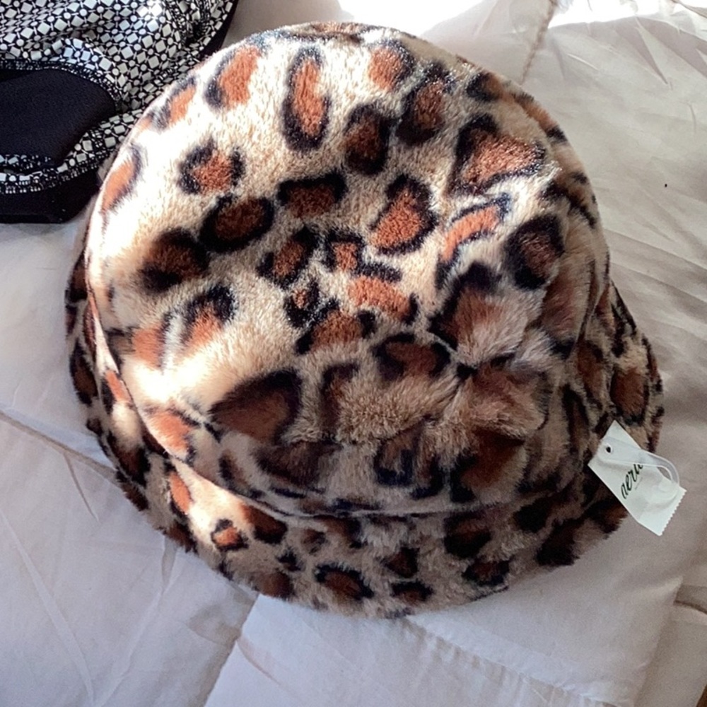 NWT Aerie Faux Fur Leopard Print Bucket Hat